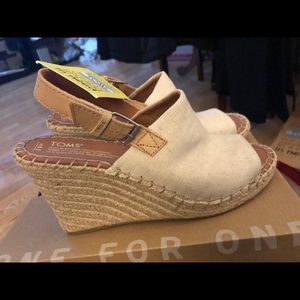 Toms tan wedges